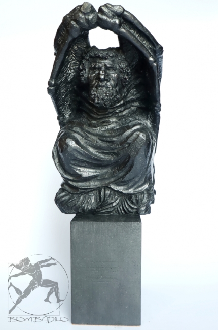Zły Dżinn ręcznie rzeźbiona figura demona na postumencie cokole. Dżinn ręcznie rzeźbiony grafitowy
