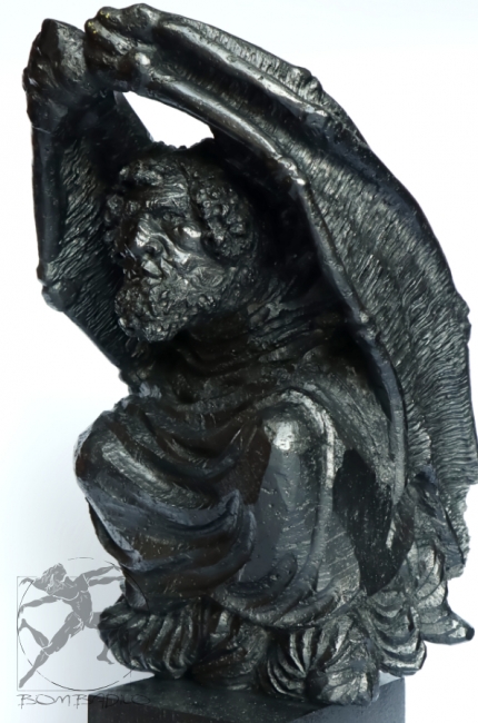 Demon figura Dżinn rzeźbiony w graficie. Idealny na prezent jubileuszowy rocznicowy