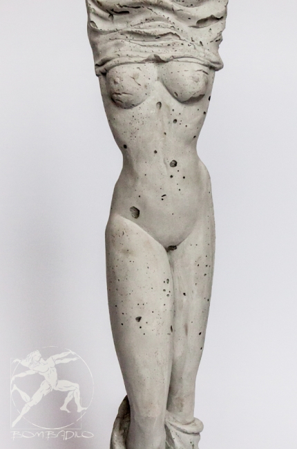 Akt kobiecy statuetka na nagrodę. Rzeźbione elementy dekoracji wnętrz z polskiej Pracowni Artystycznej Bombadilo