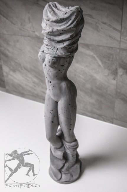 Romantyczna statuetka na prezent dla kobiety Afrodyta. Autorska rzeźba figura z kompozytu margielowego