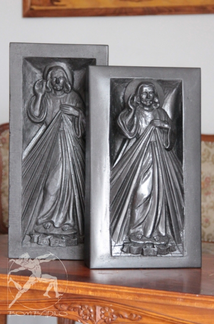 Wyjątkowy prezent na Prymicje - rzeźba grafitowa relief Miłosierdzie Boże - Jezu Ufam Tobie