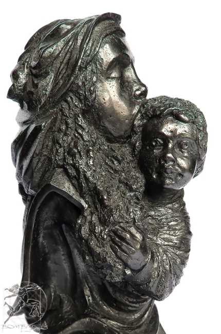 Ręcznie rzeźbiona statuetka do kapliczki, salonu lub biura. Polaka pracownia rzeźbiarka. Figura matki Bożej z dzieciątkiem Jezus